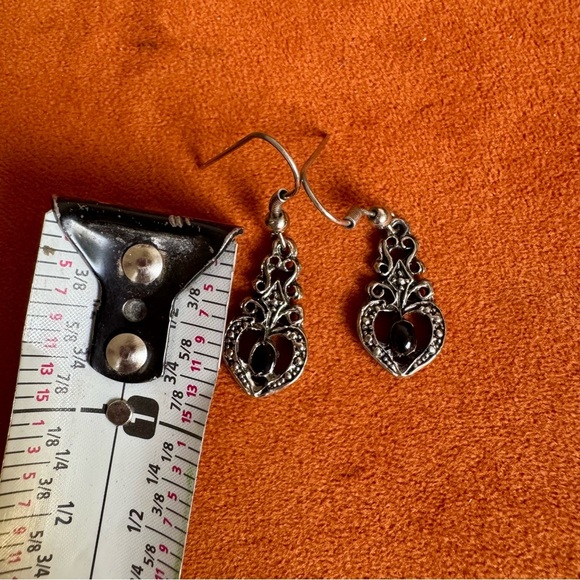 Elegant Black and Silver Jewelry Set - Picture 3 of 10